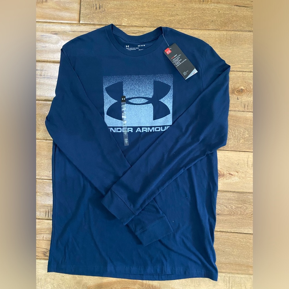 NWT Navy Blue Under Armour Medium Long sleeve Tee